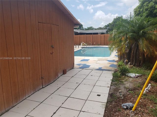 510 SW 70th Avenue, Pembroke Pines, FL 33023
