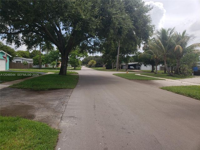 510 SW 70th Avenue, Pembroke Pines, FL 33023