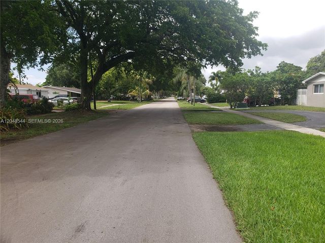510 SW 70th Avenue, Pembroke Pines, FL 33023