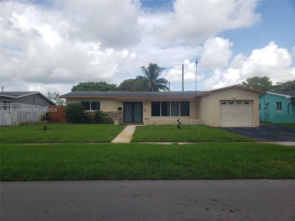 510 SW 70th Avenue, Pembroke Pines, FL 33023