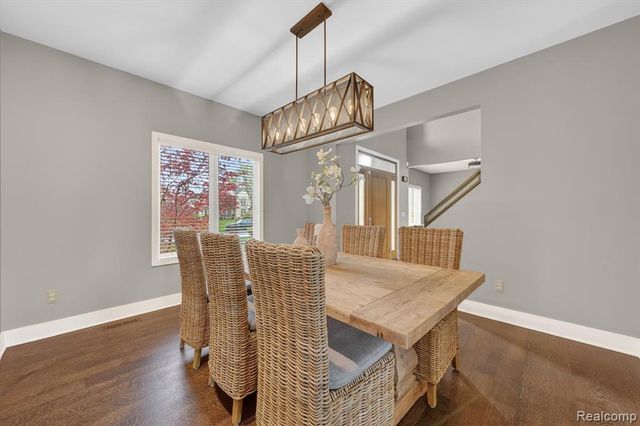 4176 Oak Tree Circle, Rochester, MI 48306