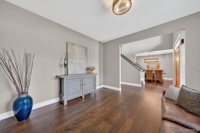 4176 Oak Tree Circle, Rochester, MI 48306
