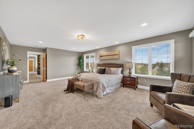 4176 Oak Tree Circle, Rochester, MI 48306
