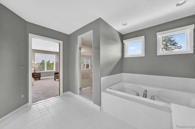 4176 Oak Tree Circle, Rochester, MI 48306