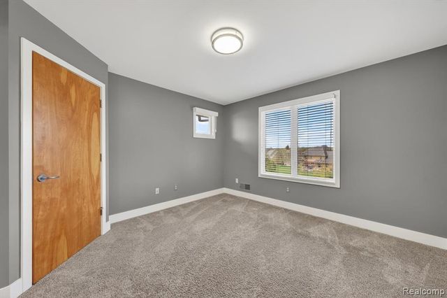 4176 Oak Tree Circle, Rochester, MI 48306