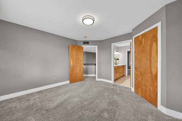 4176 Oak Tree Circle, Rochester, MI 48306