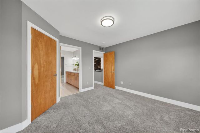 4176 Oak Tree Circle, Rochester, MI 48306