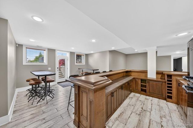 4176 Oak Tree Circle, Rochester, MI 48306