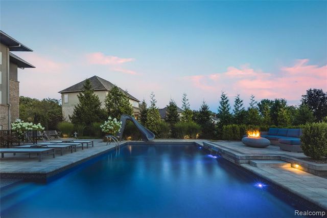 4176 Oak Tree Circle, Rochester, MI 48306