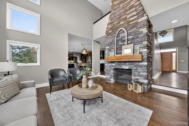 4176 Oak Tree Circle, Rochester, MI 48306