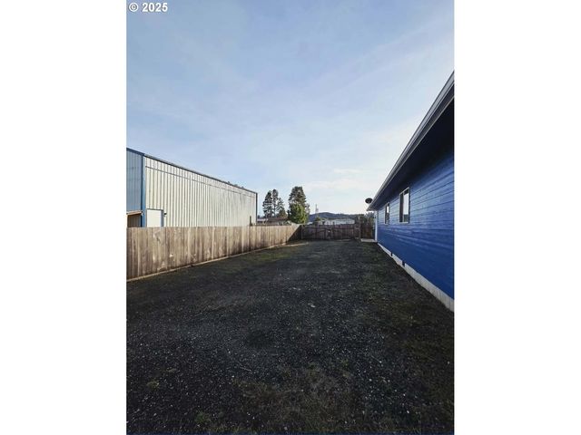 1010 RAECHEL Rd, Lakeside, OR 97449