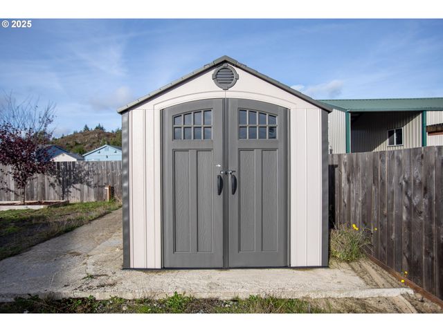 1010 RAECHEL Rd, Lakeside, OR 97449