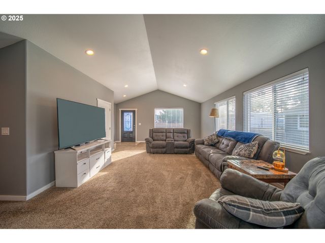 1010 RAECHEL Rd, Lakeside, OR 97449