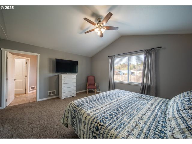 1010 RAECHEL Rd, Lakeside, OR 97449