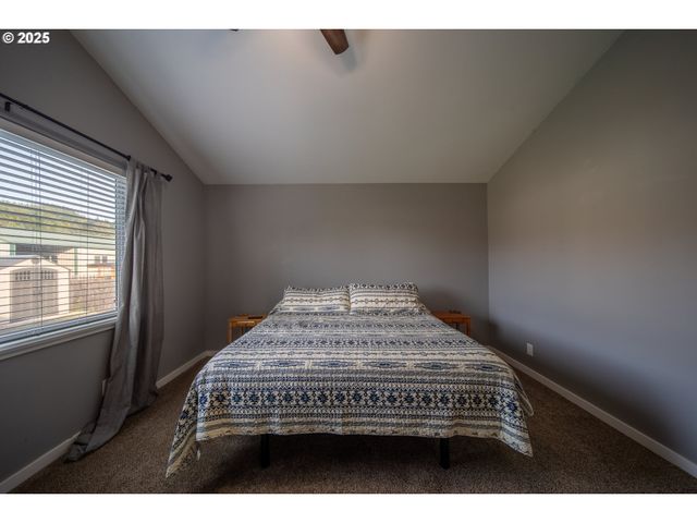 1010 RAECHEL Rd, Lakeside, OR 97449