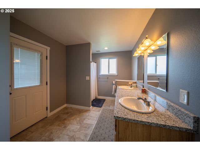 1010 RAECHEL Rd, Lakeside, OR 97449