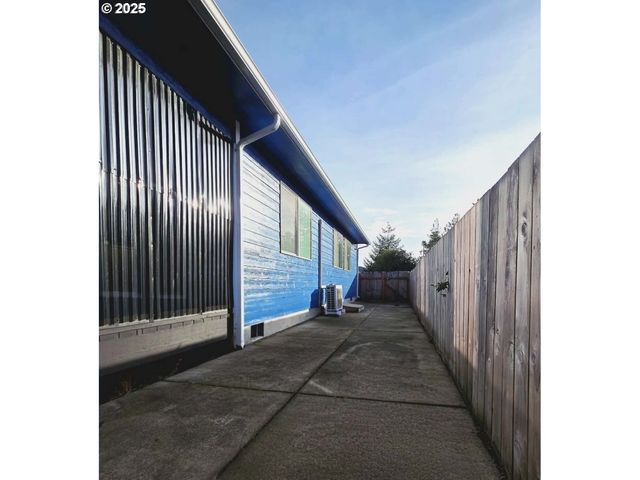 1010 RAECHEL Rd, Lakeside, OR 97449