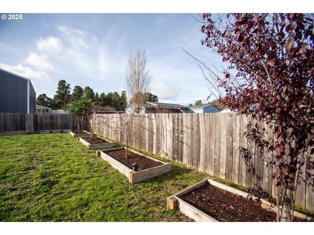 1010 RAECHEL Rd, Lakeside, OR 97449