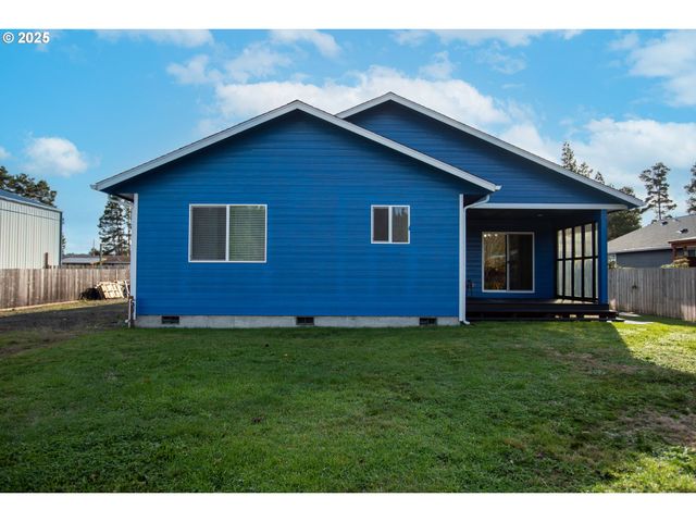 1010 RAECHEL Rd, Lakeside, OR 97449