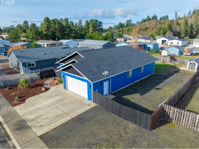 1010 RAECHEL Rd, Lakeside, OR 97449