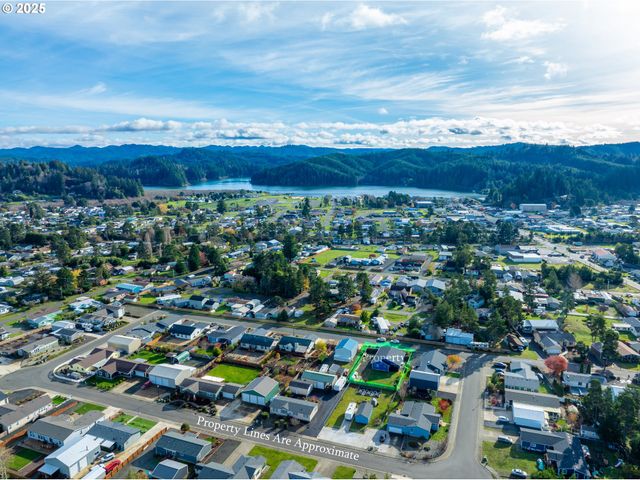 1010 RAECHEL Rd, Lakeside, OR 97449