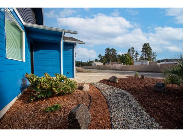 1010 RAECHEL Rd, Lakeside, OR 97449