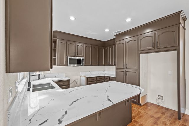 2669 E Sean Avenue, Fresno, CA 93720