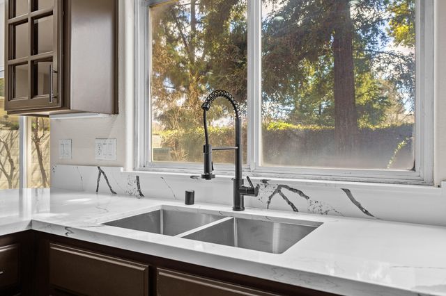 2669 E Sean Avenue, Fresno, CA 93720