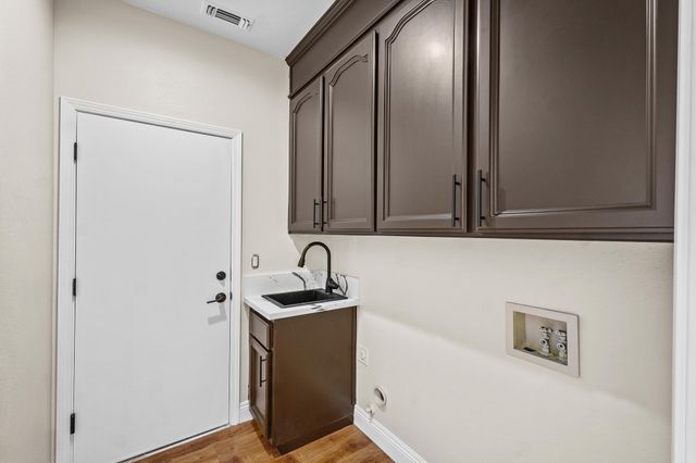 2669 E Sean Avenue, Fresno, CA 93720