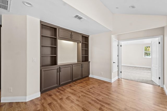 2669 E Sean Avenue, Fresno, CA 93720