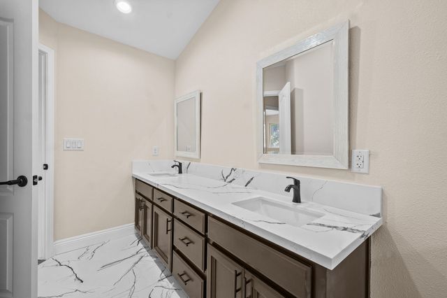 2669 E Sean Avenue, Fresno, CA 93720