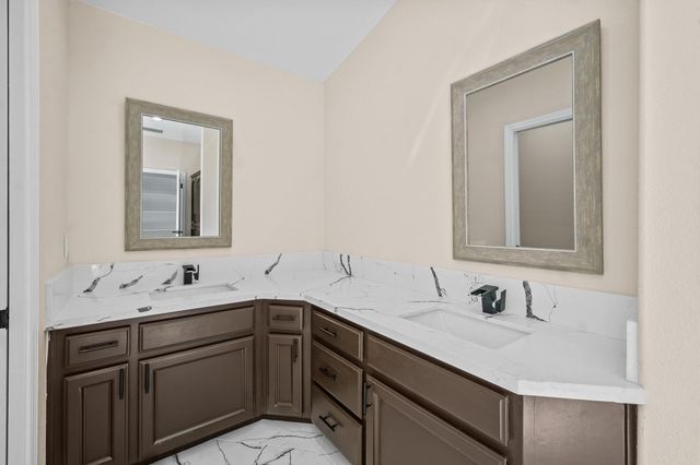 2669 E Sean Avenue, Fresno, CA 93720