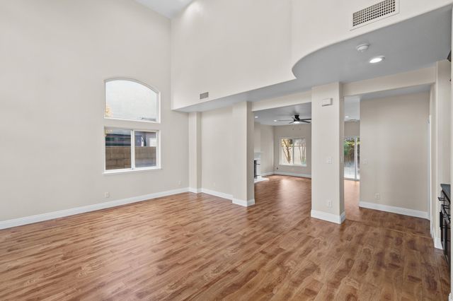 2669 E Sean Avenue, Fresno, CA 93720