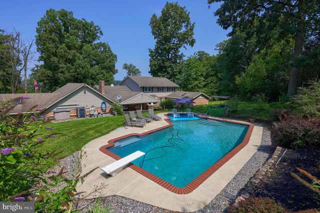 408 MARLOWE GARTH, Red Lion, PA 17356