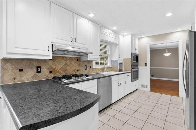 3722 Southgate Drive SW, Lilburn, GA 30047