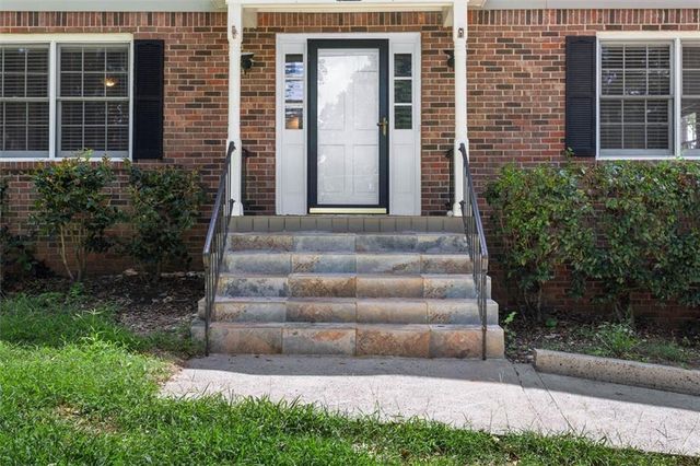 3722 Southgate Drive SW, Lilburn, GA 30047