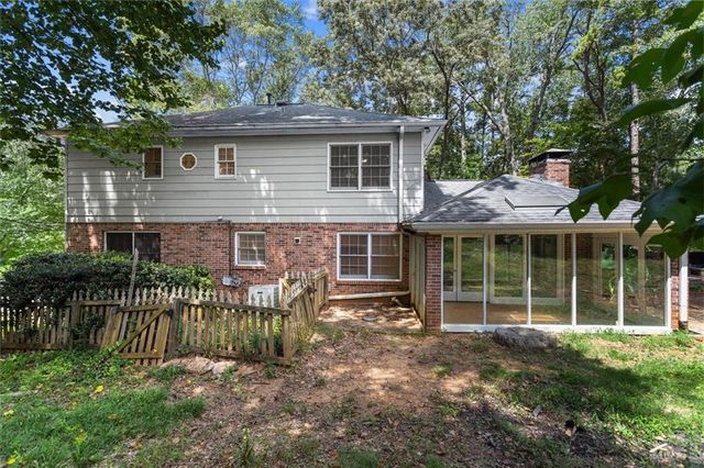 3722 Southgate Drive SW, Lilburn, GA 30047