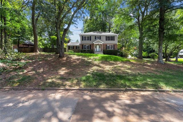 3722 Southgate Drive SW, Lilburn, GA 30047