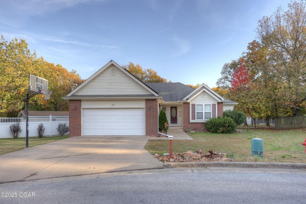 123 Randolph Drive, Carl Junction, MO 64834