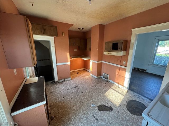 14148 Berwyn Avenue, Cleveland, OH 44111