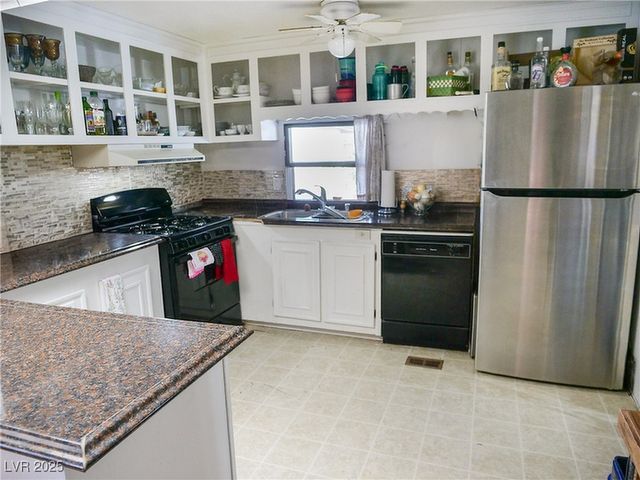 700 Kimberly Avenue, Pahrump, NV 89060