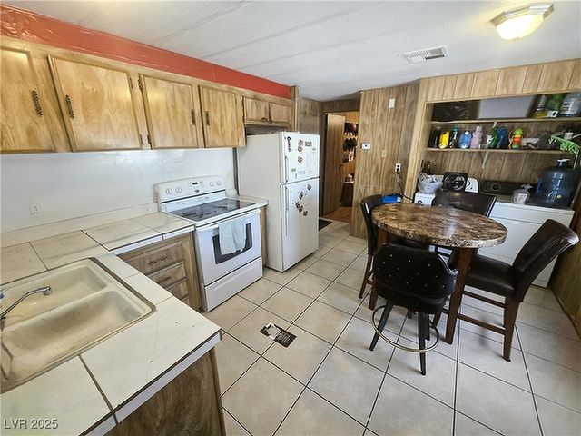 700 Kimberly Avenue, Pahrump, NV 89060