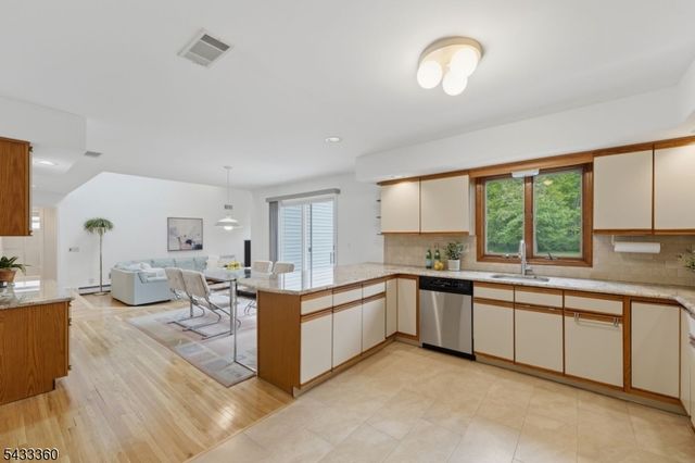 4 Tania Ct, Roxbury Twp., NJ 07876