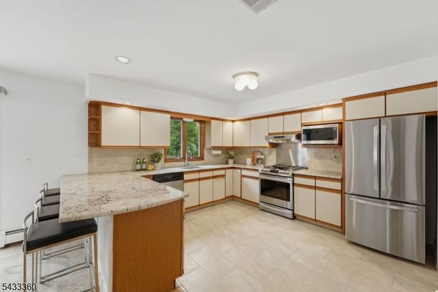 4 Tania Ct, Roxbury Twp., NJ 07876