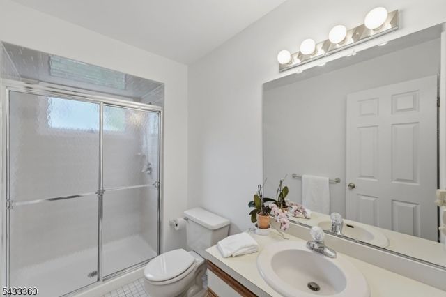 4 Tania Ct, Roxbury Twp., NJ 07876