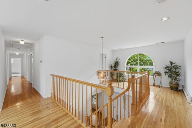 4 Tania Ct, Roxbury Twp., NJ 07876