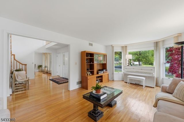 4 Tania Ct, Roxbury Twp., NJ 07876
