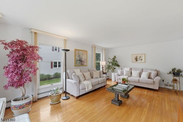 4 Tania Ct, Roxbury Twp., NJ 07876