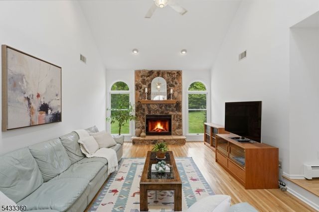 4 Tania Ct, Roxbury Twp., NJ 07876