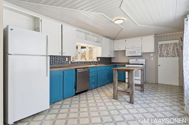 897 W 32nd Street, Holland City, MI 49423